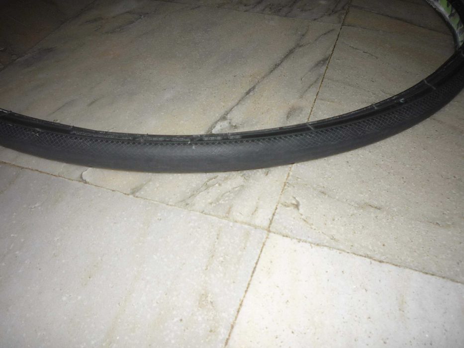 Ofereço dois pneus bicicleta estrada