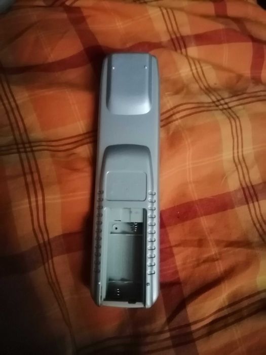 Oryginalny pilot do sprzętu audio firmy JVC; RM-SRCEZ36E