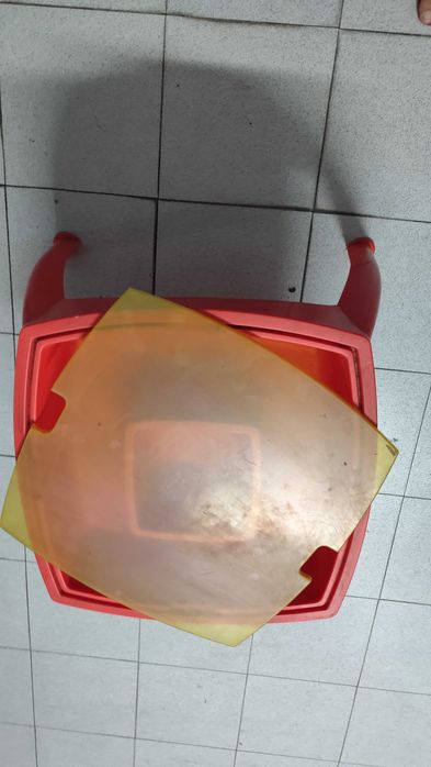 Mesa de Brincar com espaço de arrumação