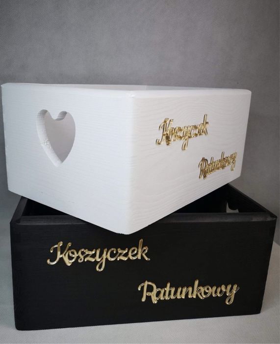Zestaw koszyczkow ratunkowych i komplet wieszakow