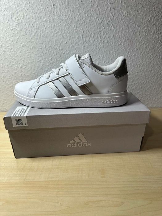 Продам Новые оригинальные кроссовки Adidas 37 размер