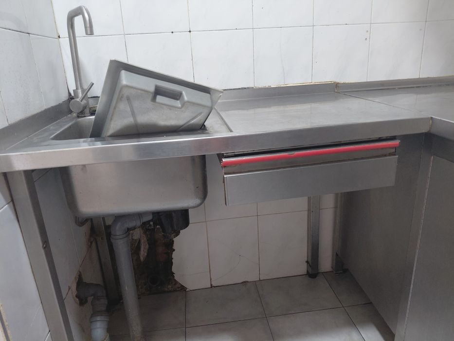 Bancada inox profissional com cuba, torneira e gaveta 100×60