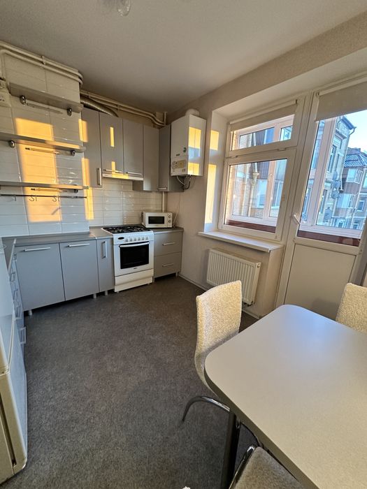 Продам красиву і дуже зручну двокімнатну квартиру в центрі Рівного