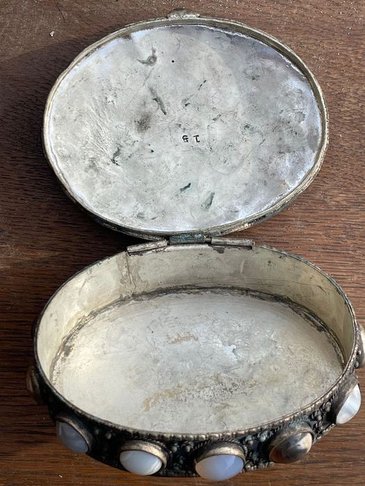 Linda caixa antiga em prata