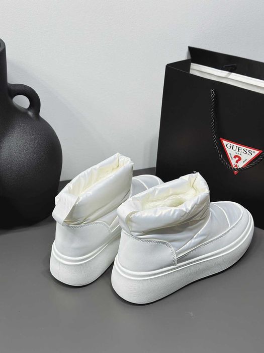 Дутики женские, белые, корткие, зимние