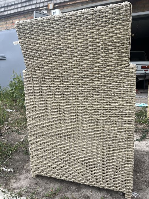 Крісла зі штучного ротангу