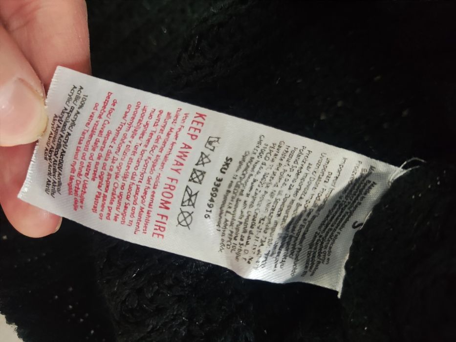 Klasyczny czarny sweter warkoczykowy splot S