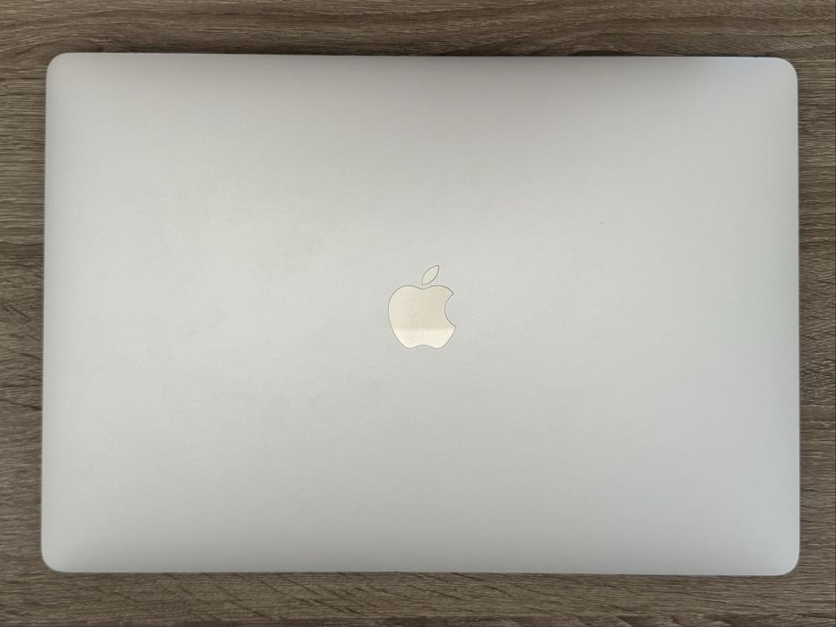 Macbook Pro 15 - 2019 - i9/512GB SSD/16GB RAM