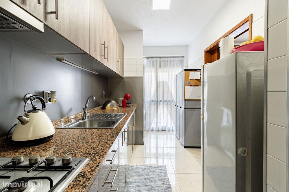 Apartamento T2 com varanda e arrumos | Zona tranquila próxima do centr