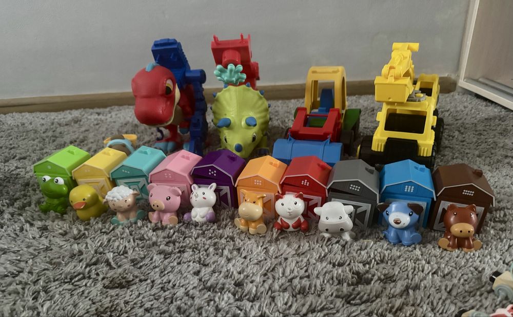 Іграшки, розвтваючі іграшки, динозаври