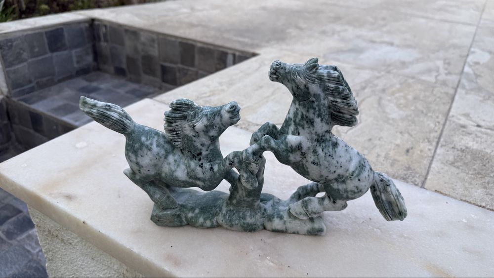 Cavalos em pedra