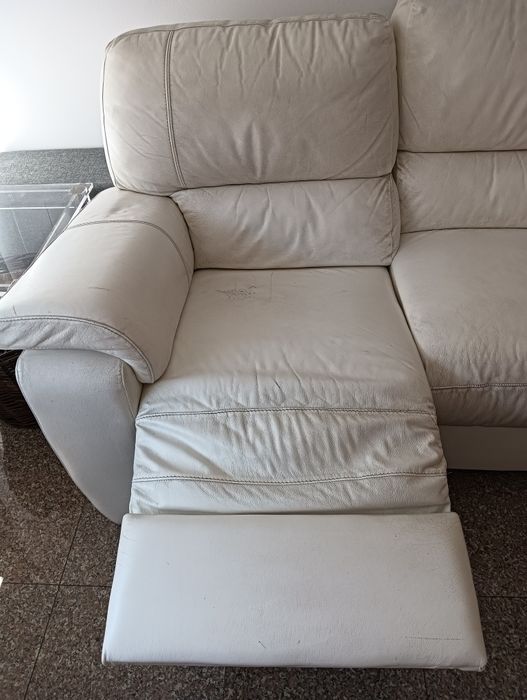 Sofá chaise long em pele branco