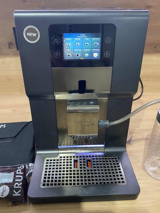 Ekspres ciśnieniowy do kawy Krups Intuition Preference+ EA875 jak nowy