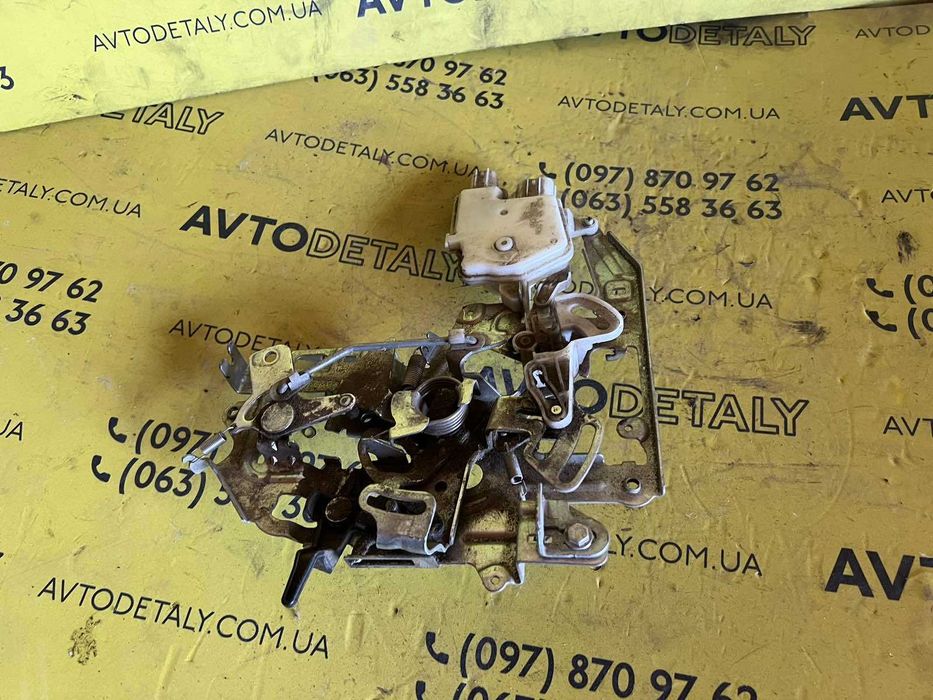 Замок бічних зсувних правих дверей Renault Master III 8200766631