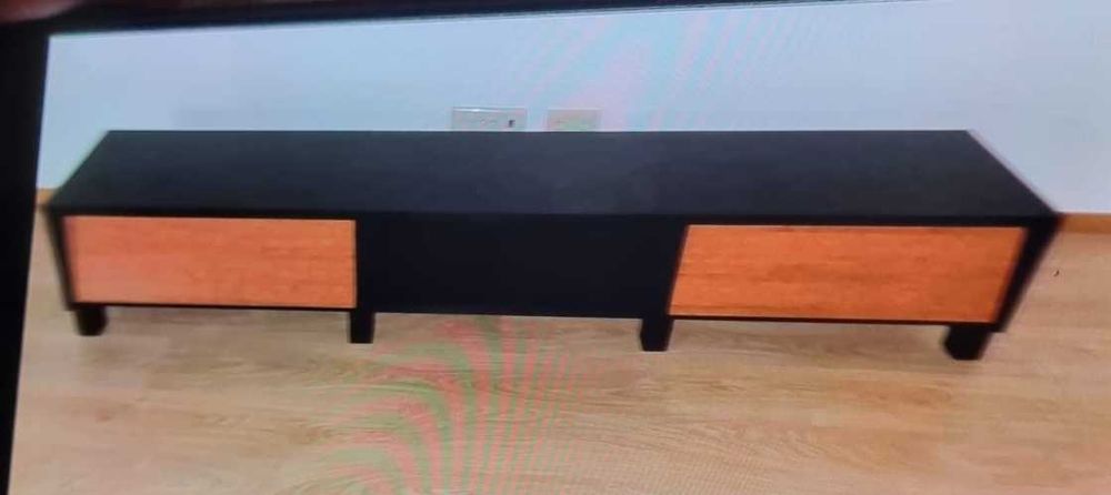 Móvel de tv com duas gavetas