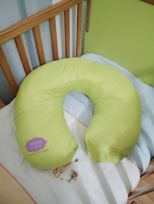 Cama de bebê verde
