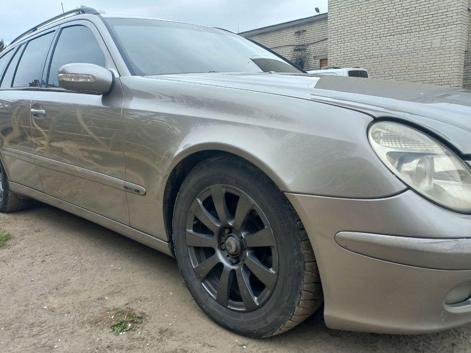 Mercedes-Benz  E 220 W211