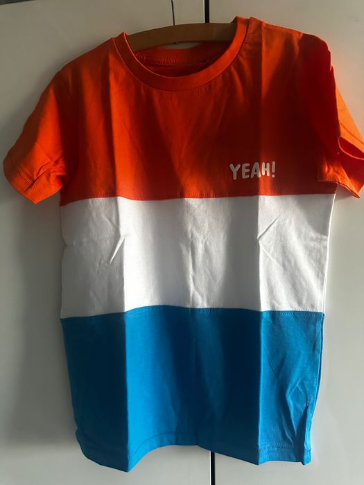 T-shirt chłopięcy ze Smyka rozmiar 128