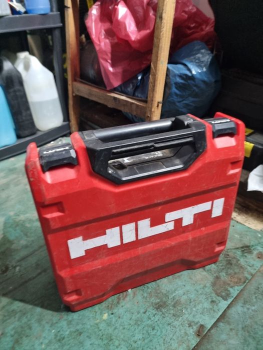 Walizka i 3 baterie Hilti SF14A