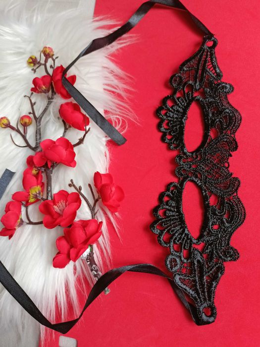 Czarna maska damska, nowa