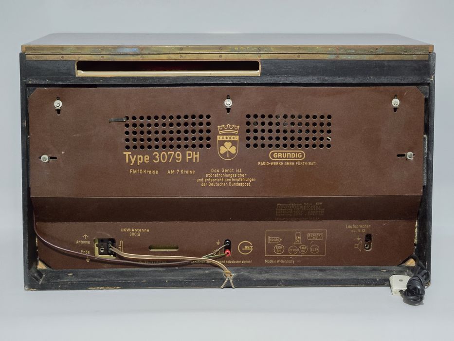 Rádio antigo com gira discos reparado Grundig