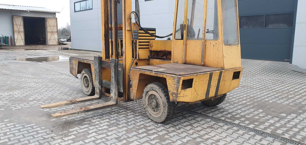 Wózek widłowy, boczny