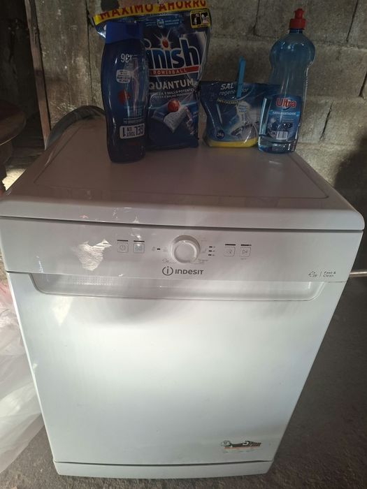 Vendo máquina de lavar loiça – INDESIT
