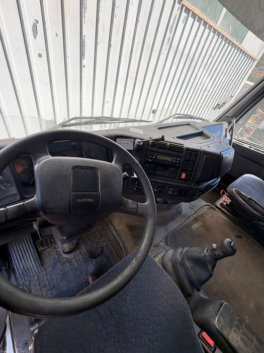 Camião volvo tribasculante com grua em bom estado