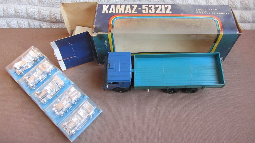 Машинка, автомодель КАМАЗ 53212 ,коробка + набір міні авто часів ссср.