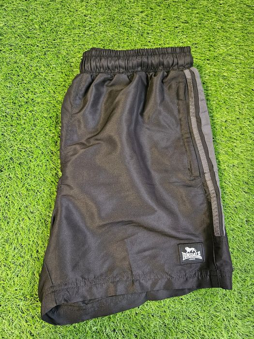 Продам фірмові шорти  *Lonsdale*