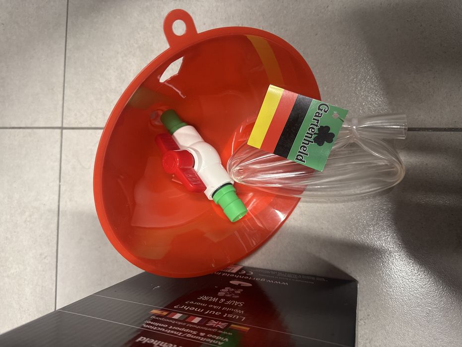 Lejek z rurka czerwony nowy polecam