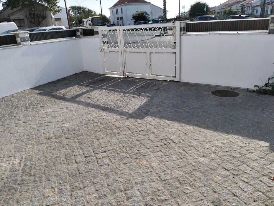 Casa Térrea c/ Quintal T3 p/ ALUGAR