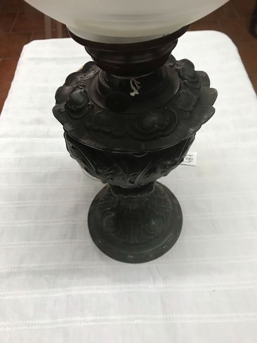 Candeeiro (trabalhado) com campânula