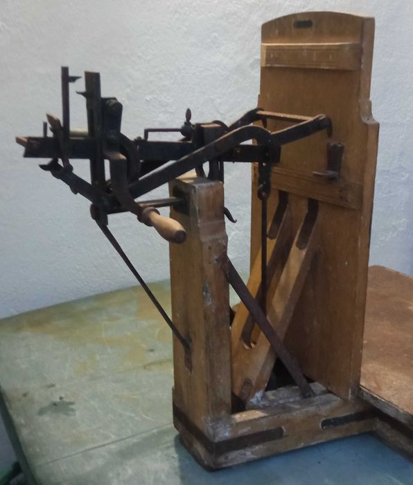 Balança decimal de chão em madeira e ferro (vintage)