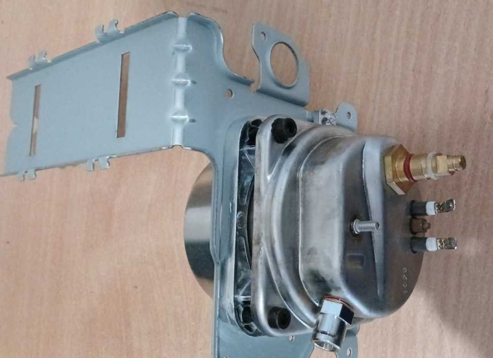 Бойлер з теном DeLonghi 5513271219