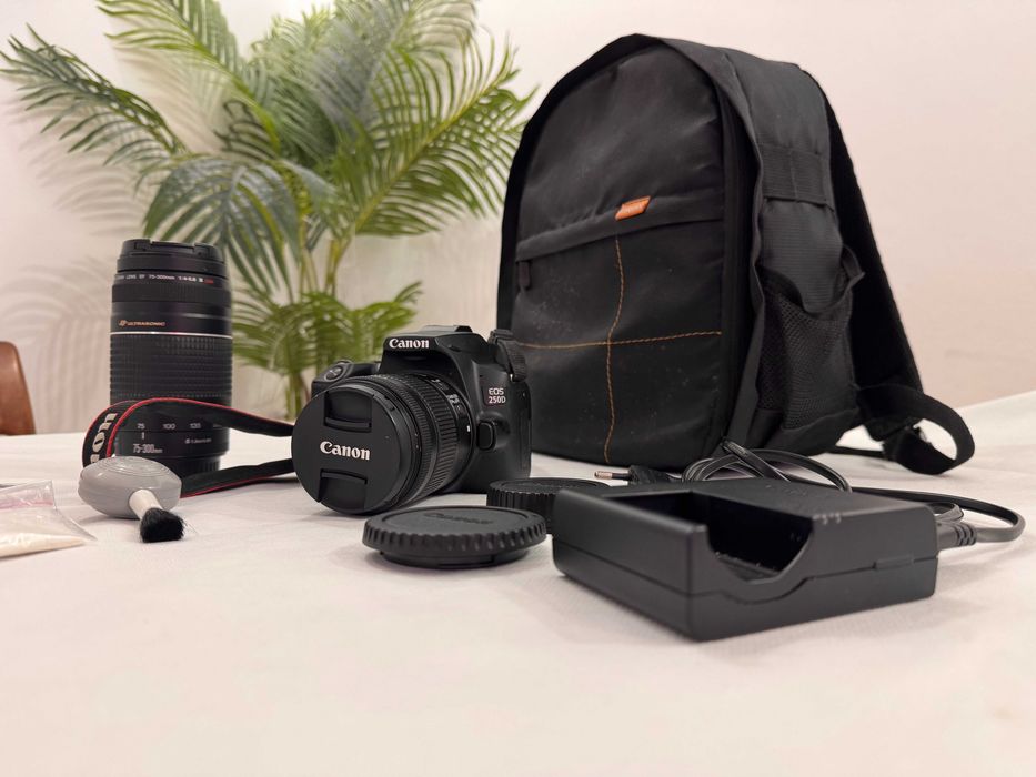 Kit Canon EOS 250D + 2 lentes 18-55mm e 75-300mm