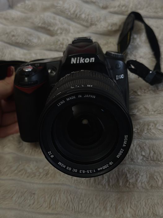 Nikon D90 + Sigma 18–200 + adapter do telefonu