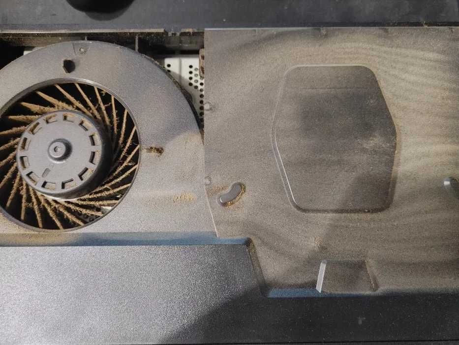 Заміна термопасти та чистка від пилу Playstation 4