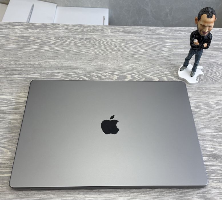 MacBook Pro 16  M1 Pro / RAM 32 / 10 CPU / 16 GPU / SSD 1 TB / 2021