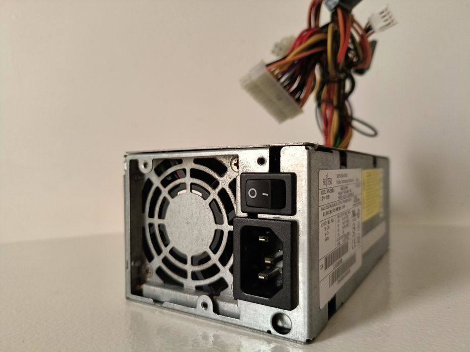 Fonte de alimentação Fujitsu 250W