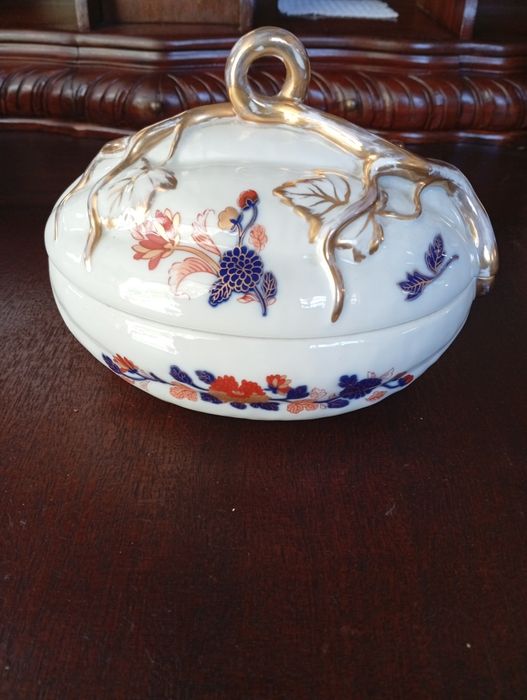 Caixa em forma de melão porcelana vista alegre decoração imari n:17  medidas 18'5 x13cm