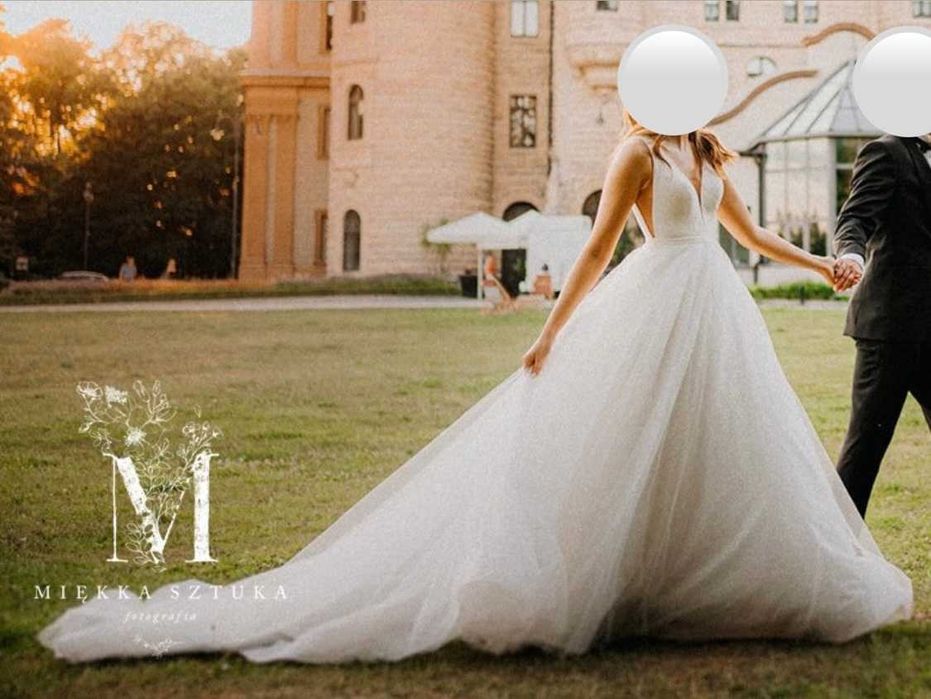 Suknia ślubna ze zdejmowanym trenem i welonem