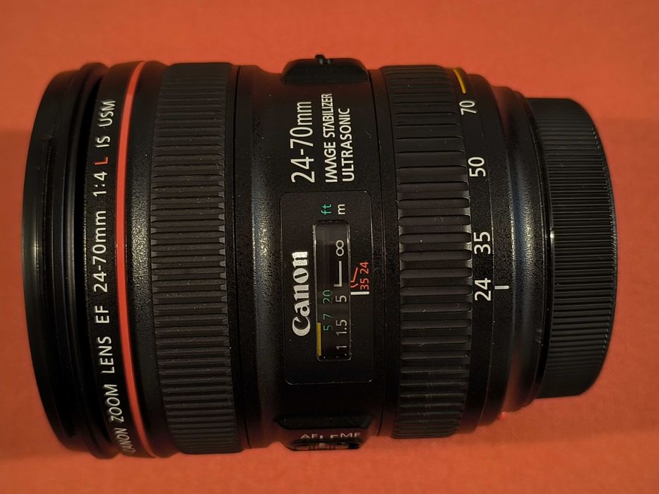 Canon EF 24-70mm f/4L IS USM com parasol