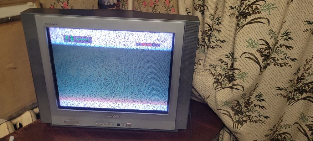 Телевизор SAMSUNG  в рабочем состоянии старого образца