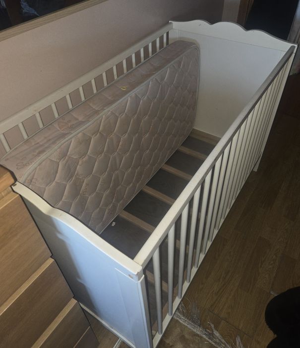 Berço Usado com Colchão e lençóis