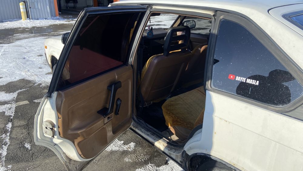 Москвич 2141.