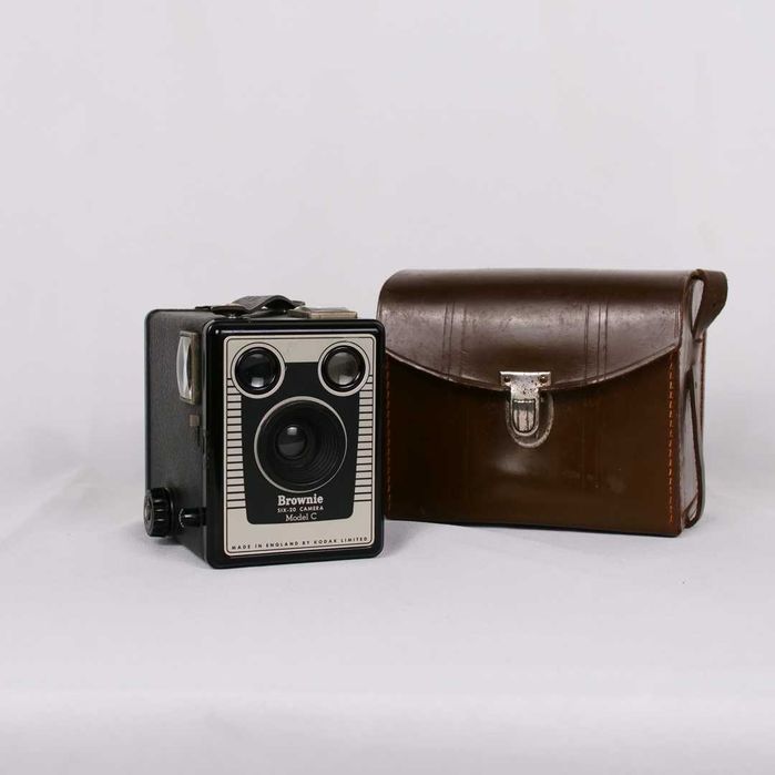 Máquina fotográfica Kodak Brownie Six-20 Model C