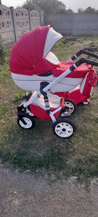 Продам коляску для дівчинки.