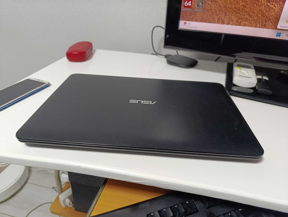 Ноутбук asus x555s