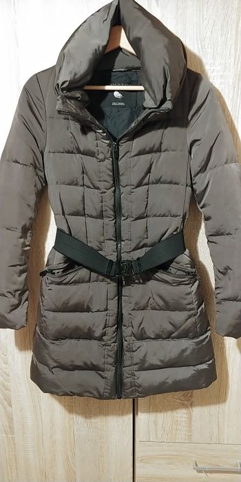 Zimowa kurtka puchowa zara 34 xs z paskiem